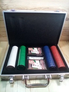 Cardinal's Texas Hold'em Poker Chip Set with Metal Aluminum Case - Picture 1 of 12
