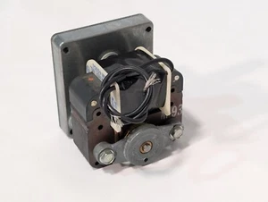 Dayton HGM-4035-1 AC Gearmotor, Model 3M101, 120vac @ 60Hz, 0.5A. 35 RPM - Picture 1 of 16