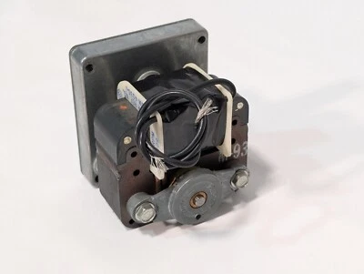 Dayton HGM-4035-1 AC Gearmotor, Model 3M101, 120vac @ 60Hz, 0.5A. 35 RPM - Image 1 of 4