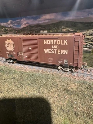 HO Kadee 40' Norfolk Western Used Orig Box Custom Weathered - Image 1 of 3