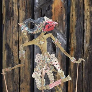 Antico supporto per burattini ombra indonesiano primi del 1900 Wayang Kulit Arjuna - Foto 1 di 10