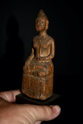 Antigua figura de Buda de madera sentada tailandesa montada Foto 1 de 4
