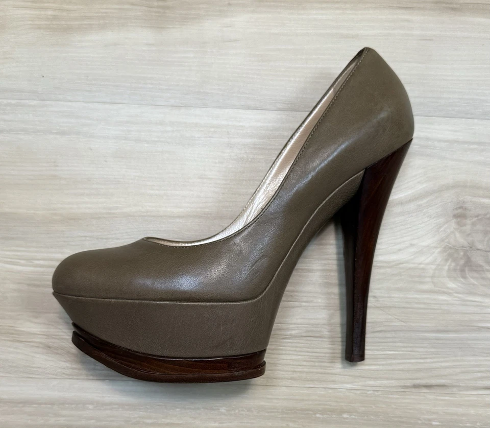 Zapatos de salón Casadei para mujer plataforma de cuero gris oliva 5,25 tacones/1,75 delanteros talla 7 Foto 1 de 4