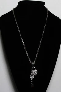Collana con ciondolo cuore e lucchetto St John Knits con cristalli Swarovski nuova con etichette prezzo consigliato dal produttore $250 - Foto 1 di 5