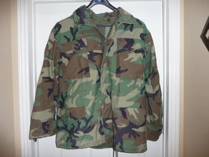 US MILITARY WOODLAND CAMOUFLAGE M-65 FIELD JACKET - Medium Regular - Free Shipping - Bild 1 von 6