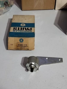 NOS 1965-8 C BODY CRUISE CONTROL BRAKE LIGHT SWITCH With Bracket MOPAR 2580115 - Picture 1 of 4