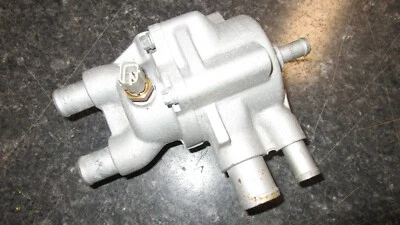 Ford GT GT40 2005,2006 carcasa de termostato temprano OEM 05/06 ¡Artículo de venta de garaje! Foto 1 de 4