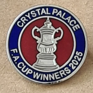 Limited Edition Badge CRYSTAL PALACE FA CUP WINNERS 2025 (blue border on silver) - Picture 1 of 2