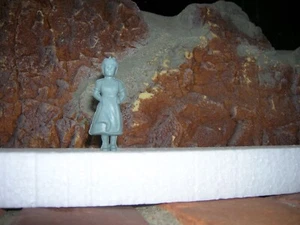 VINTAGE MARX FARM WOMAN ANNI 50 PLAYSET FATTORIA FIGURA GIOCATTOLO 60MM VINILE GOMMA GRIGIO - Foto 1 di 4