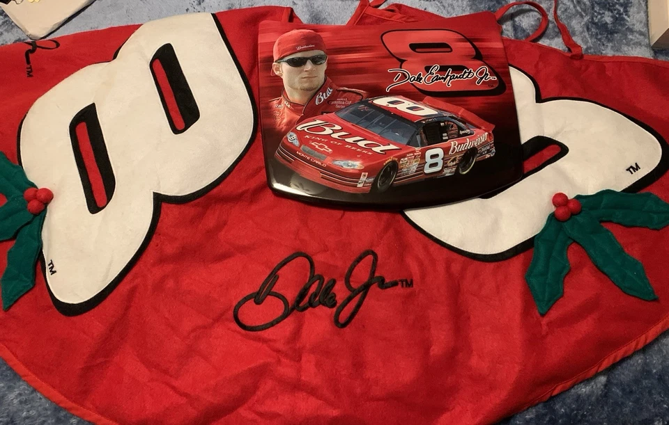 Falda árbol de Navidad Dale Earnhardt Jr. y capucha de coche de metal Foto 1 de 4