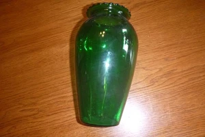 Green Glassware Vase Sleek 9in Tall 3in Base 5in Middle 3in Mouth - Picture 1 of 9