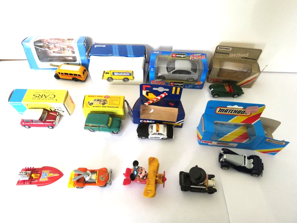 VINTAGE BUNDLE VEHICLES, MATCHBOX, CORGI, BURAGO, DINKY, TOMY, OXFORD & DISNEY — 第 1/4 张图片