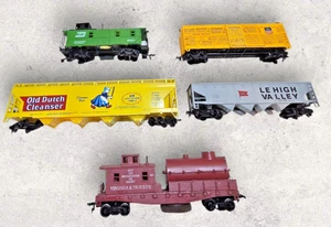 Lote de 5 vagones de carga calibre HO tolvas vintage caboose limpiador de pistas coches de ganado - Imagen 1 de 11