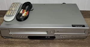 Sylvania DVC860E DVD VCR Combo Reproductor VHS HiFi de 4 cabezales + Control remoto probado - Imagen 1 de 10