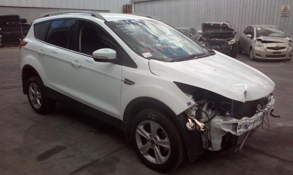 FORD KUGA RIGHT FRONT HUB ASSEMBLY TF, 2WD/4WD, 11/12-09/16 12 13 14 15 16 - image 1 of 1