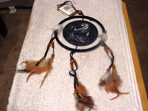 DREAMCATCHER INDIAN WITH A PICTURE OF WOLVES WOLF HOWLING (AA) - Picture 1 of 2