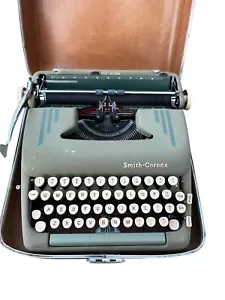 Vintage 1956 Smith Corona Silent Super Typewriter with Case Sage Green - Picture 1 of 10