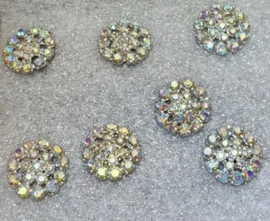 Vintage? BLING! Bottoni gambo metallo tono argento cristallo AB set 7 pezzi misura 3/4" o 20 mm - Foto 1 di 3