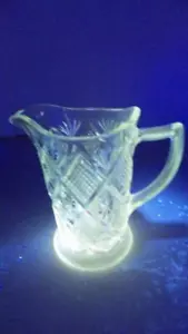vintage EAPG diamond point medium size clear jug 365nm UV yellow / green glow - Bild 1 von 8
