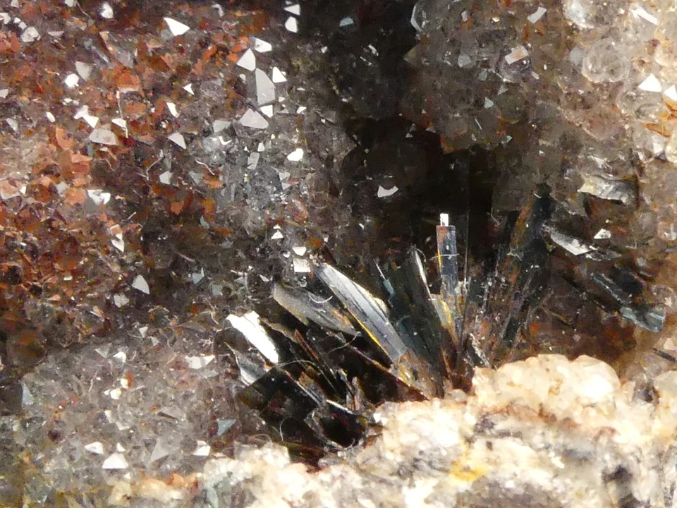 Minéraux Goethite sur Quartz Hématoide de Chaillac - Photo 1/4