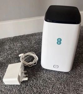 EE 5GEE 5G WiFi Smart Hub Mobile Broadband Router 2.4GHz 5GHz - Afbeelding 1 van 3