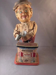 (VTG) 1962 CHARLIE WEAVER BARTENDER BATTERY OP ROSCOE TOYS JAPAN TIN TOY - Picture 1 of 12