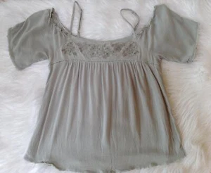 juniors Love on a Hanger sage green loose cut off the shoulder peasant top XS - Imagen 1 de 5
