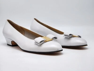 Zapatos de salón Salvatore Ferragamo Vara de cuero con lazo blanco talla 8AA Foto 1 de 4