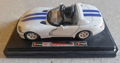 BBURAGO VIPER DODGE RT/10 BIANCA E AZZURRA - SCALA 1/24 - 1993 - PICCOLI DIFETTI - Immagine 1 di 4