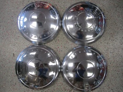 Oldsmobile 442 Cutlass F85 1967-1970 plato para perro pobreza tapacubos 10,50" - Juego/4 Foto 1 de 4