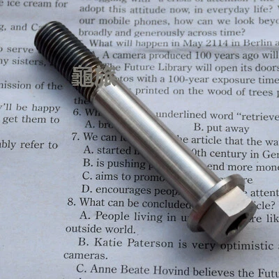 Tapa de enchufe de tornillo de titanio M12 x 1,5 x 80 Ti + brida hexagonal hexagonal perno de doble cabeza Foto 1 de 2