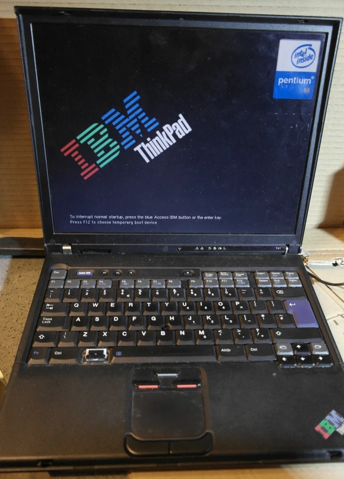IBM ThinkPad Laptop 2374 Pentium M 1595 Radeon 7500 1GB 14.1" Windows XP COA - Image 1 of 4