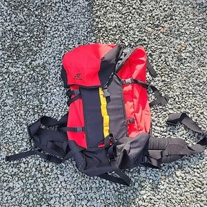 Alps Mountaineering Hiking Backpack Internal Frame Black And Red - Picture 1 of 15