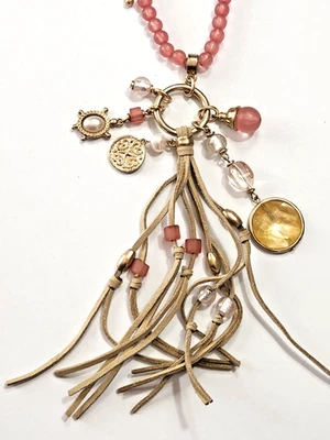 Collar Colgante Chico's Gamuza Tostada Rosa Cuentas Múltiples Cuelgas Borla Tono Dorado Foto 1 de 4