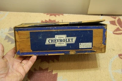 CAJA DE CIGARROS DE MADERA CHEVROLET RARA DE COLECCIÓN AÑOS 30 TABACO CHEVY 2 por 5 centavos Foto 1 de 4