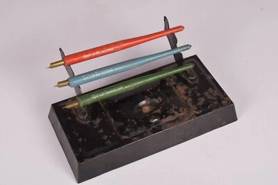 Antiguo soporte/soporte para bolígrafo de hierro de colección con 3 soportes para bolígrafos y 2 tinteros Foto 1 de 4