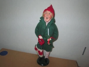 Byers Choice 2007 Man in Robe with Candle and Stocking - Picture 1 of 2