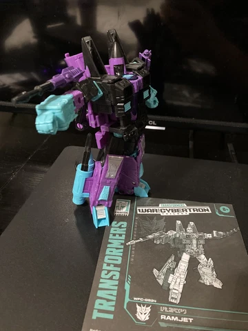 Transformers WFC Trilogy Selects G2 Universe Deco Decepticon Ramjet Cover