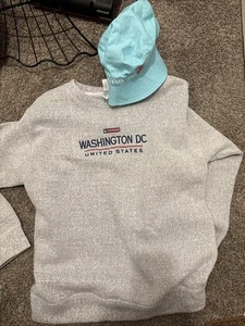 Maglione pullover Perrin grigio medio ricamato Washington DC US - Foto 1 di 9