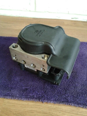 VAUXHALL CORSA D ABS PUMP CONTROL UNIT  FB 13277812 025232238  0265800422 - Image 1 of 3