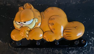 Portachiavi Garfield Argilla Arte 1981 Gancio da Parete Raro Cartone Animato Gatto Merchandise - Foto 1 di 3