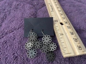 FLOWER DANGLE PEWTER EARRINGS E18 - Picture 1 of 1
