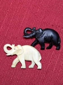 Vintage Pair Of Black and White Elephant Pins Brooches - Picture 1 of 7