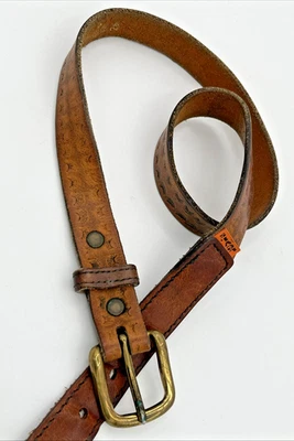 Cinturón De Colección Levi's Marrón Cuero Tooled Talla 26 Estilo Occidental Hebilla Latón Sólido Foto 1 de 4