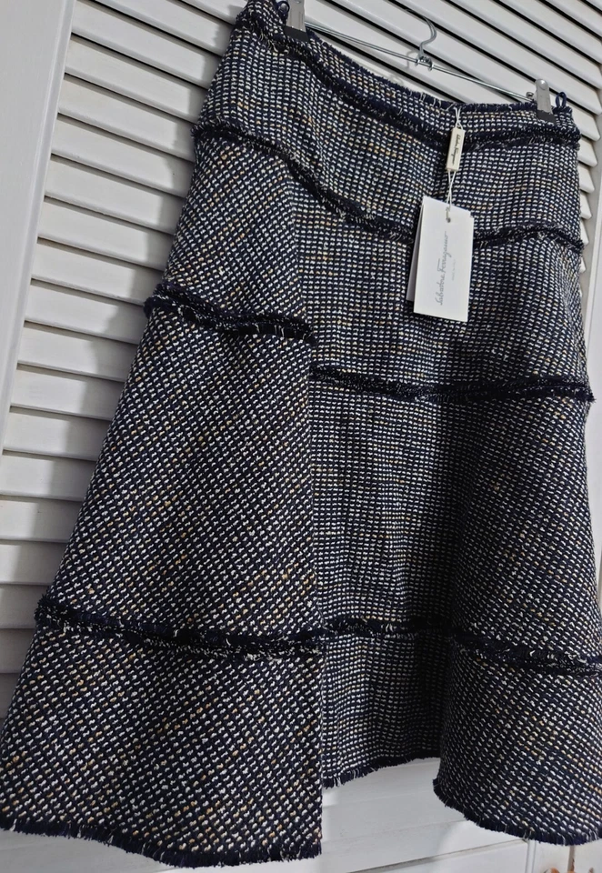 Falda SALVATORE FERRAGAMO Hecha en Italia Negra Tweed Talla 40 Detalle de Flecos Foto 1 de 4