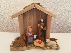 Liebevolle Miniaturkrippe Weihnachtskrippe Maria & Josef mit Jesuskind in Krippe - Bild 1 von 5