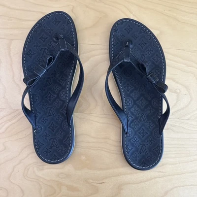 Сандалии Louis Vuitton черные с монограммой резиновый бант стринги плоские размер 38 - Изображение 1 из 4