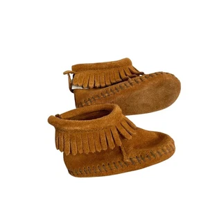 NEW Minnetonka suede fringe booties baby shoes moccasins Size 2 - Picture 1 of 10
