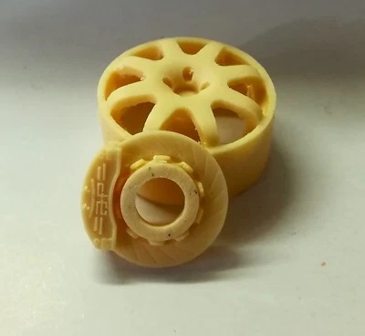 Kit Freni AP Racing Renault Clio Rally + Cerchi 2012 scala 1/18 Ottomobile Norev - Immagine 1 di 4