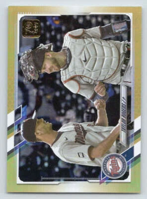 2021 Topps Update Gold Foil #US215 Taylor Rogers (ref 223163) - Image 1 of 2
